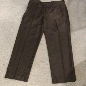 Mens Roundtree & Yorke brown 38 X 32 dress pants.
